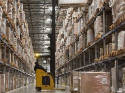 Warsaw_Airport_cargo